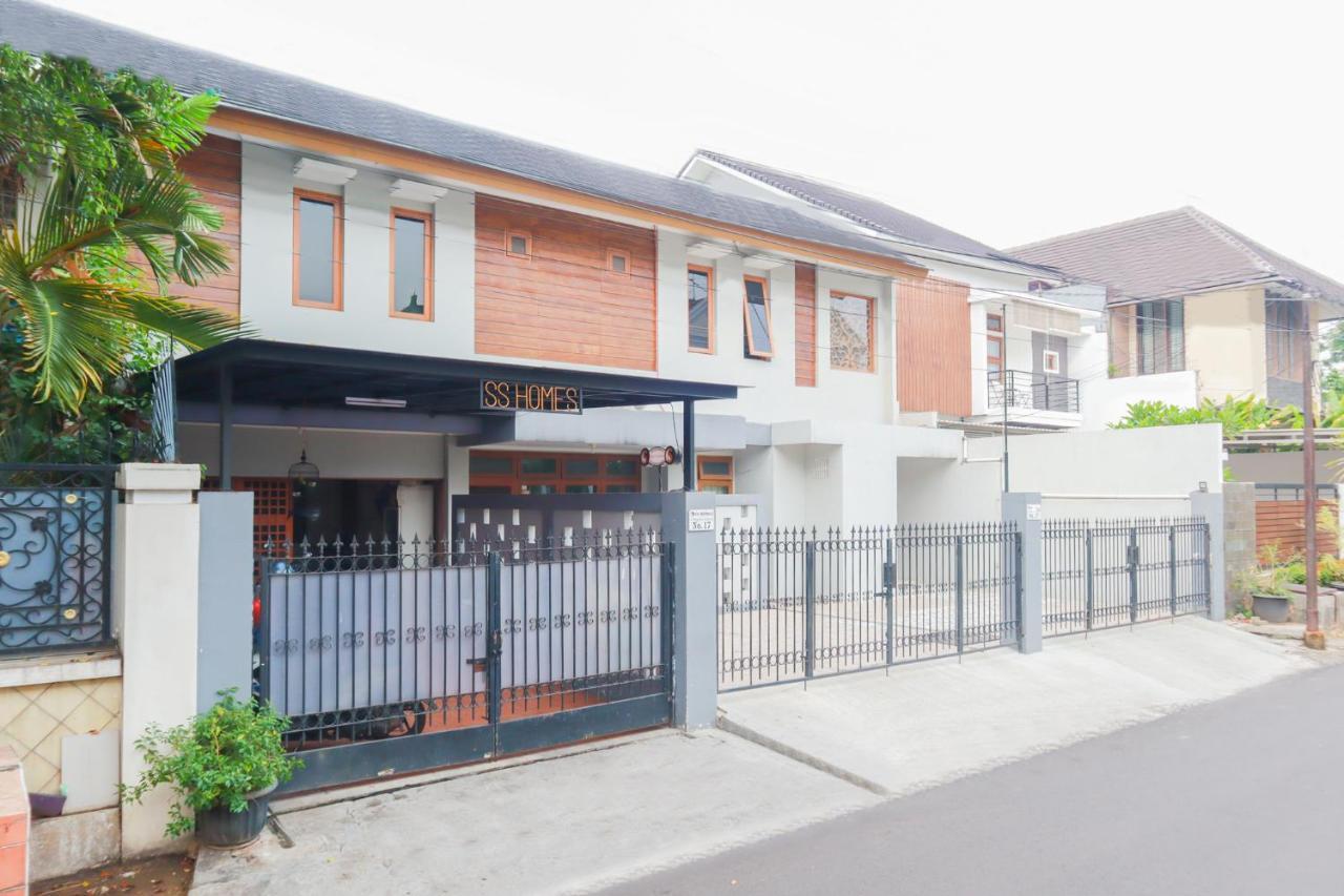 Oyo 2196 Ss Homes Jakarta Kültér fotó