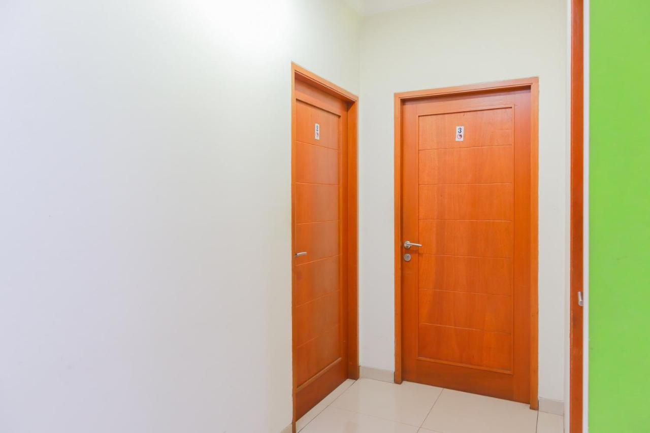 Oyo 2196 Ss Homes Jakarta Kültér fotó